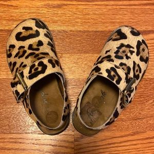 Super cool Free People Clogs